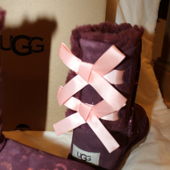 NIB UGG YOUTH 4 WOMEN'S 6 BAILEY BOW MOON AND STARS METALLIC CLASSIC SHORT BOOTS - Picture 4 of 8